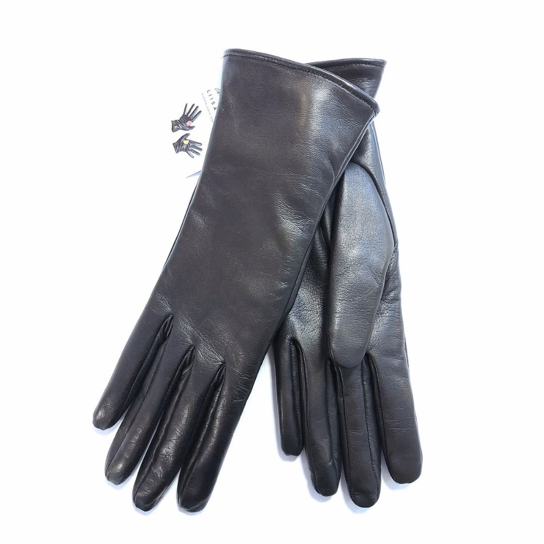 Liisa Sauson mustat nahkasormikkaat naisille villavuorilla