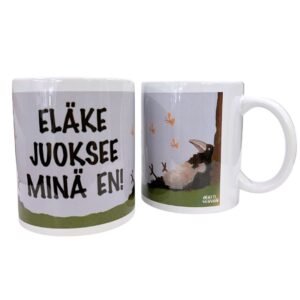 Valkoinen muki, jossa kuvitus loikoilevasta variksesta, sekä teksti "Eläke juoksee, minä en!"