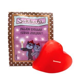Kotimainen sydänkynttilä ja paperinen Vilippus-suklaapussi, jossa kuvituksena kissat pitämässä kynttilää, sekä teksti "Paljon sydämiä teidän jouluun!"
