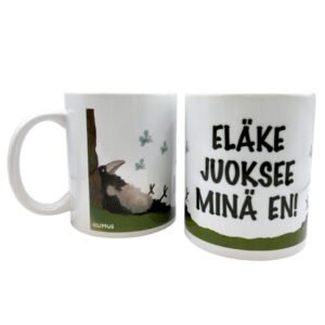 Valkoinen muki, jossa kuvitus loikoilevasta variksesta, sekä teksti "Eläke juoksee, minä en!"