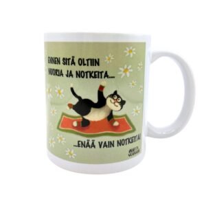 Muki, jossa kuvitus kissasta venyttelemässä joogamatolla vaaleanvihreällä kukkataustalla, sekä tekstillä "Ennen sitä oltiin nuoria ja notkeita, enää vain notkeita!"