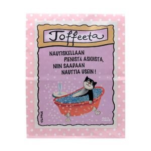 Kermatoffee pakattuna paperipussiin, jonka kuvituksena kylvyssä rentuotuva kissa, sekä teksti "Nautiskellaan pienistä asioista niin saadaan nauttia usein!"